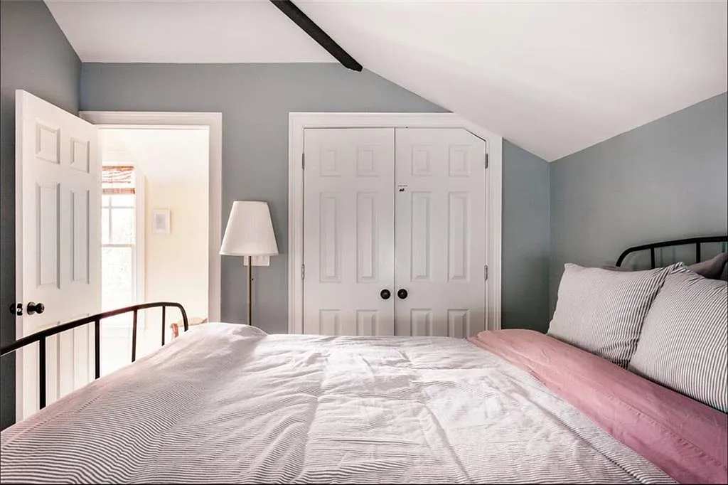 2 bed, 1.0 bath, 3430 sqft, $1,700 — Photo 3