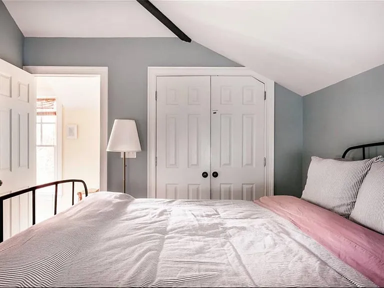 20 Hilliard St NE — Photo 3