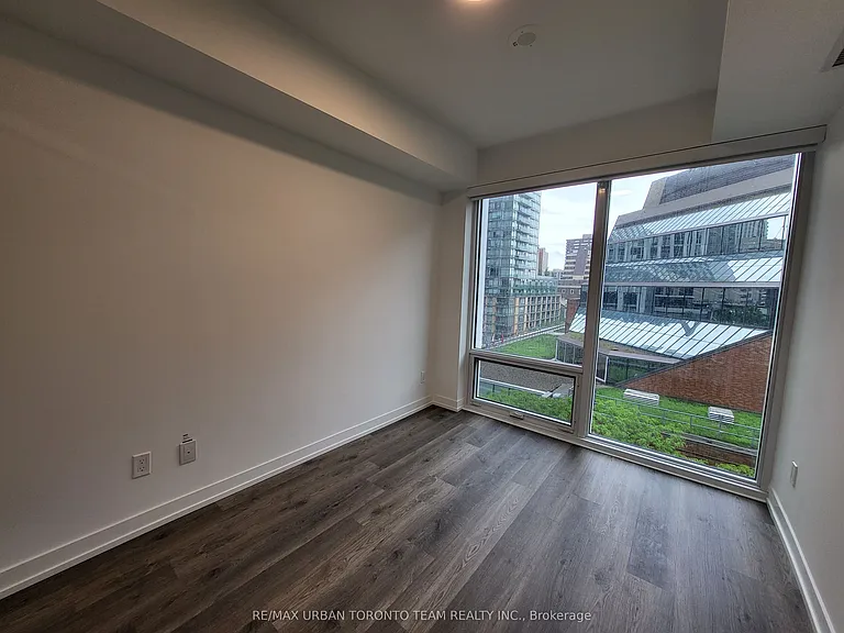 771 Yonge St #605 — Photo 9