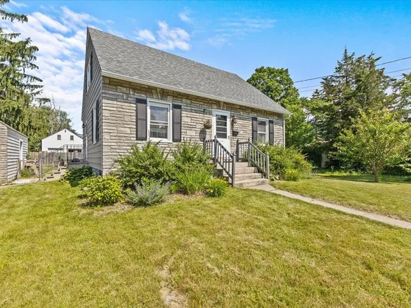 2 Maplewood Drive, South Burlington, VT 05403