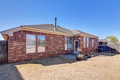 3rd image of 205 Great Oaks Dr