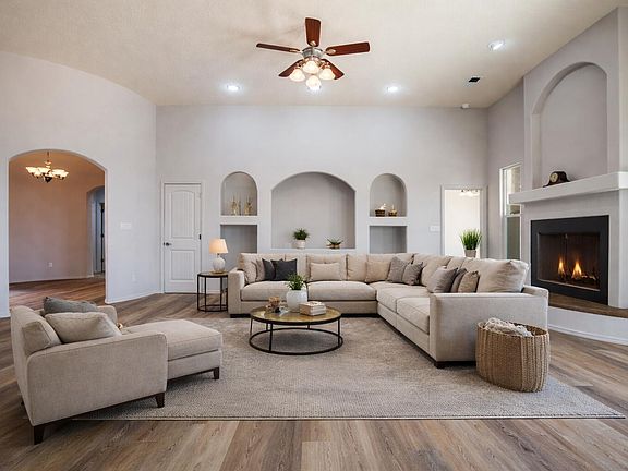 5th image of 1620 5th St SE