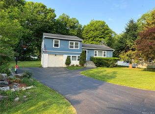 35 Parker Dr, Mahopac, NY 10541