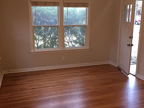 Entry Shared Room (2/2)