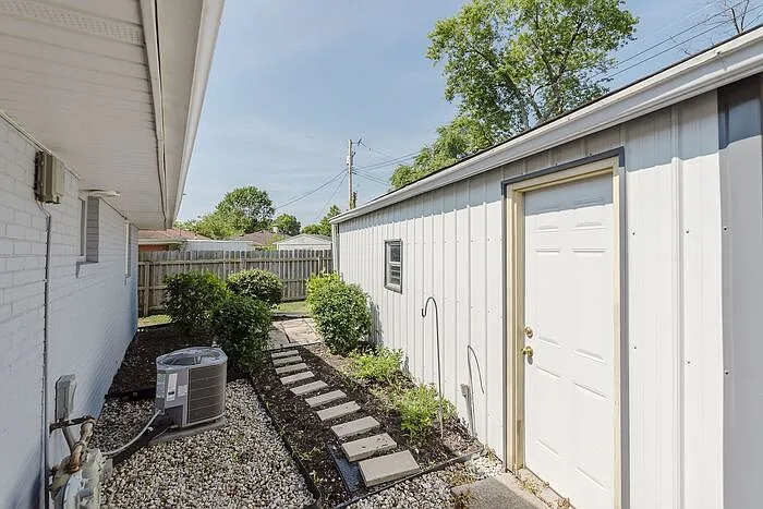 1530 S Drexel Ave — Photo 21