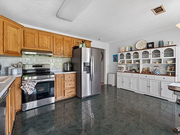 4th image of 42 Summertree Rd