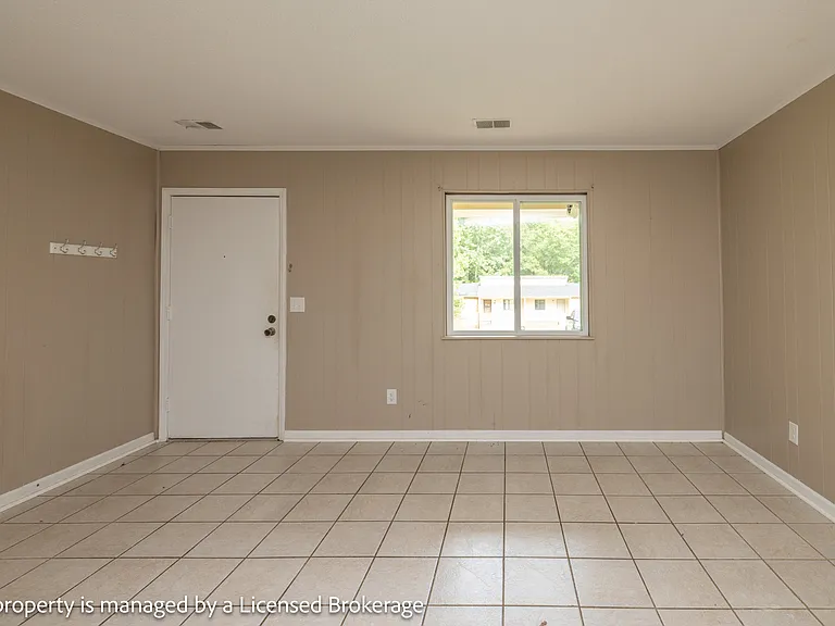 145 Brentwood Dr #1 — Photo 10