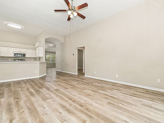 3rd image of 1614 Wakefield Dr