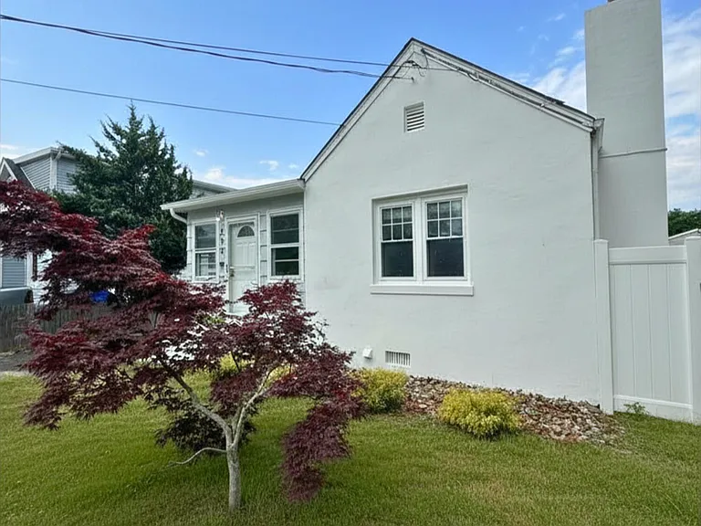 484 Bara St — Photo 1