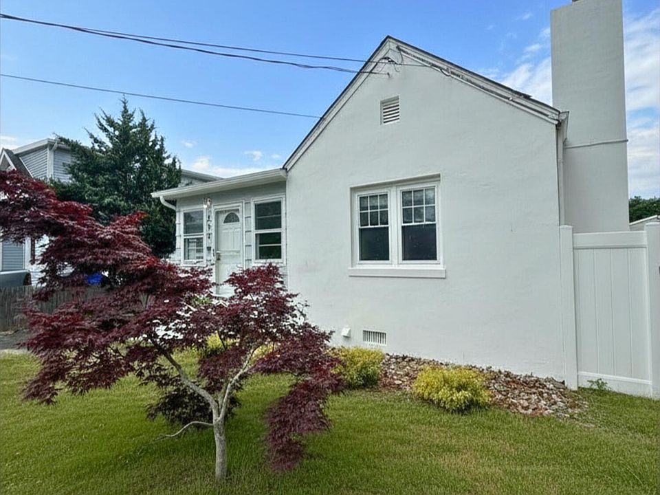 1st image of 484 Bara St