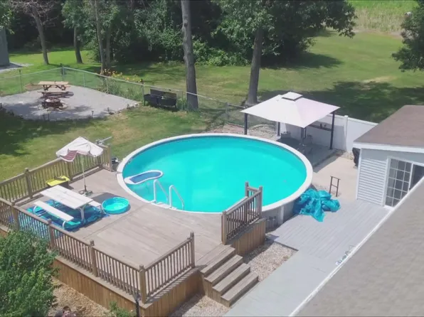 9754 N Charter Rd, Demotte, IN 46310