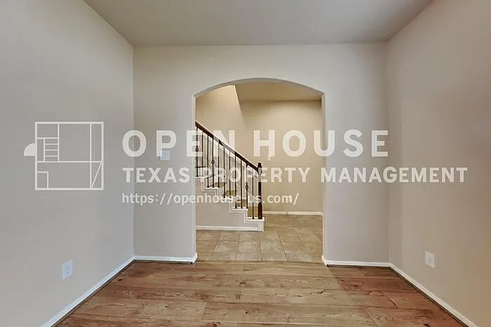 3 bed, 2.5 bath, 2820 sqft, $2,450 — Photo 3