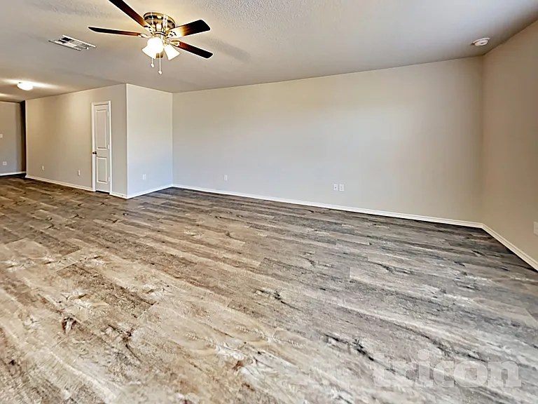 5202 Everett Loop — Photo 6