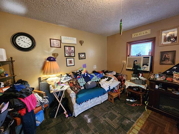 2nd image of 801 W 11th St