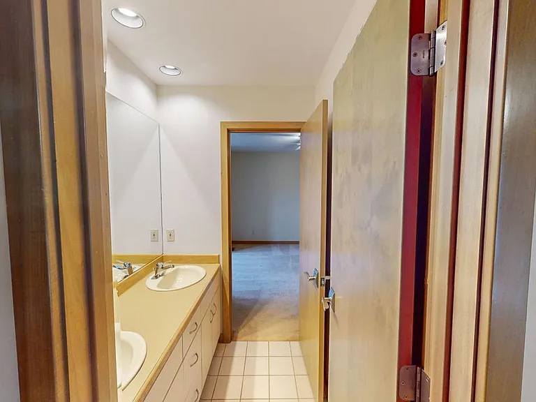 5790 Rushwood Dr — Photo 46
