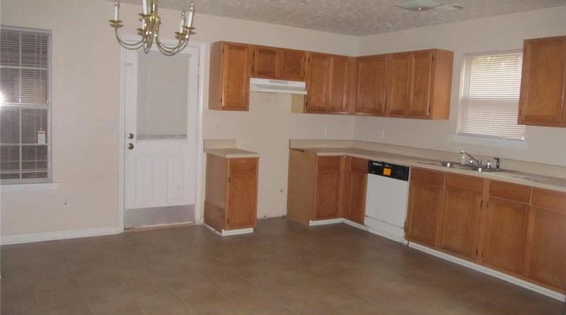 2nd image of 2552 Lenox Dr