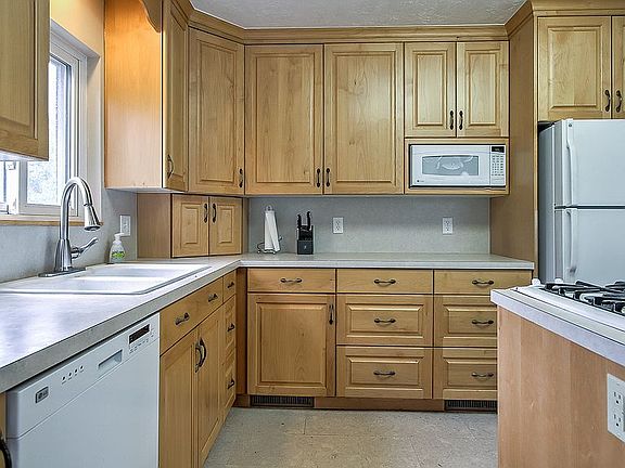 5th image of 2239 E Atkin Ave