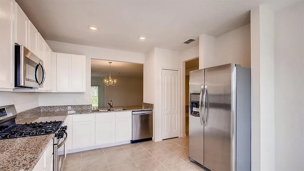 3 bed, 1756 sqft, $2,200 — Photo 2