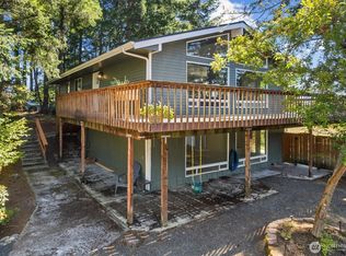 131 E Channel Dr, Allyn, WA 98524