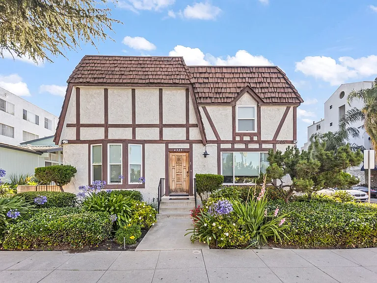 4329 Van Nuys Blvd — Photo 19