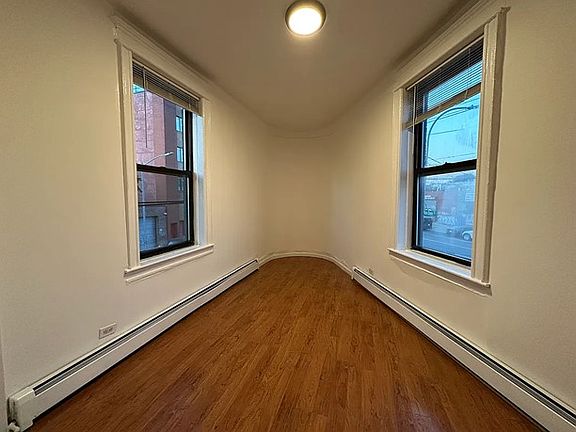 4th image of 53-38 Van Dam St #2L