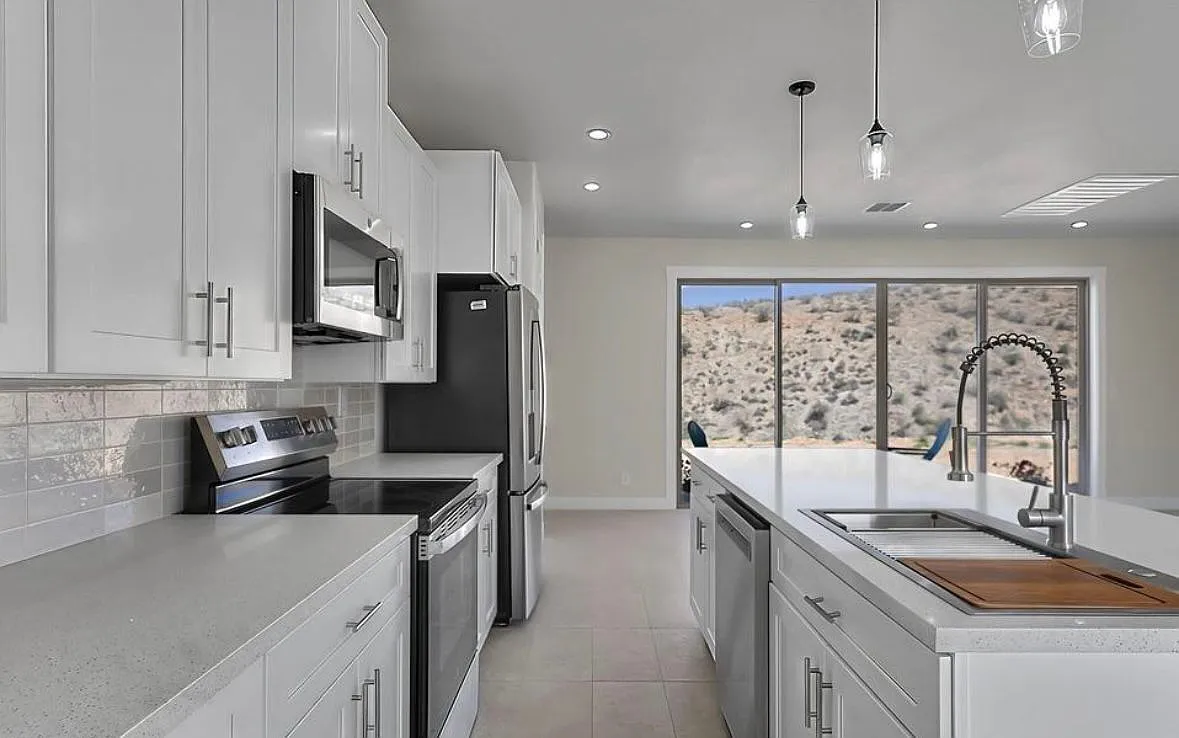 3 bed, 2.0 bath, 1510 sqft, $1,850 — Photo 3