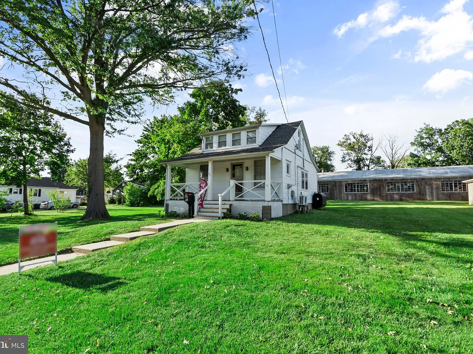1 bed, 1.0 bath, 987 sqft, $1,800 — Photo 2