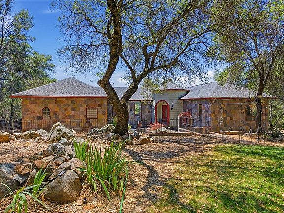 4th image of 15873 Woodlake Ct