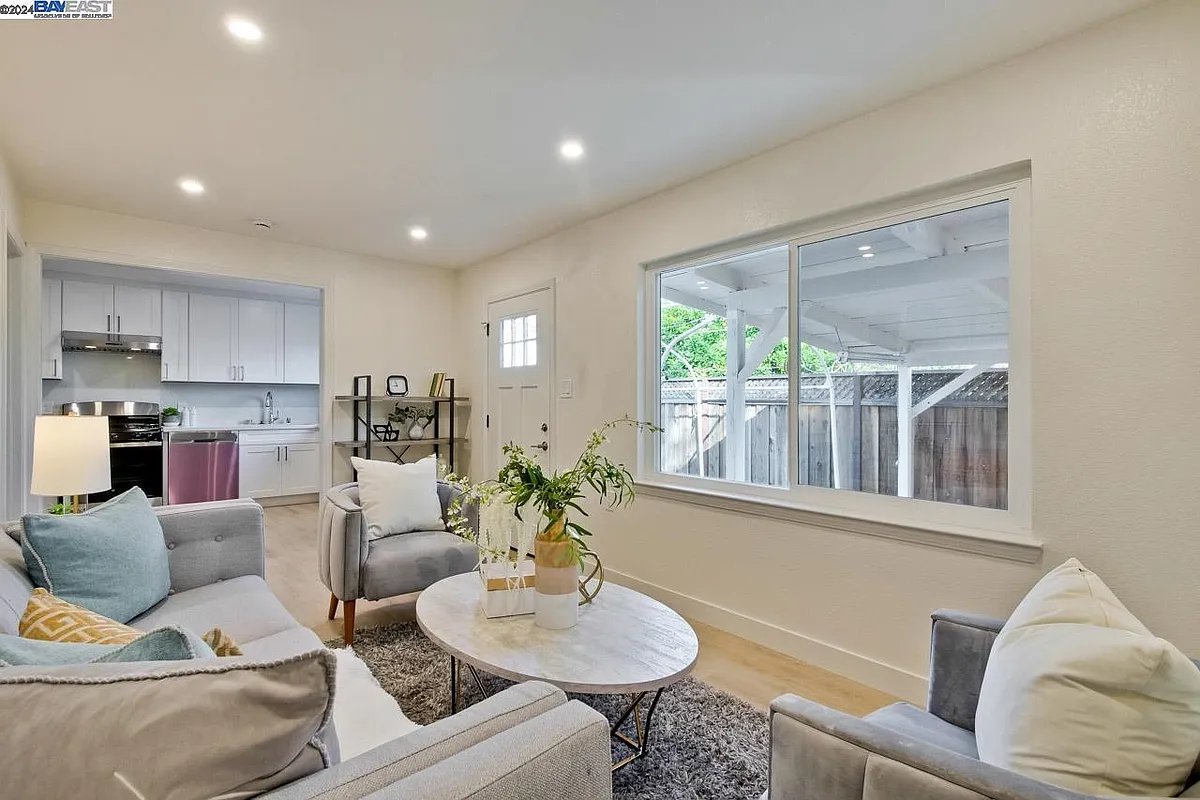 Building Photo - 1455 Pierce St #2