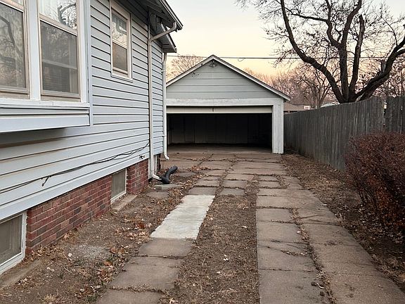 3rd image of 943 S 5th St