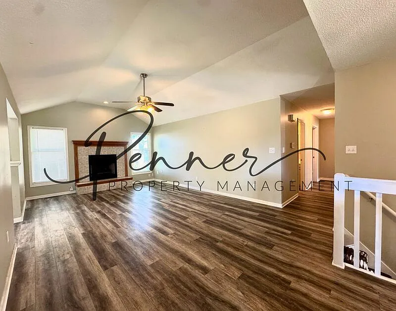 3 bed, 3.0 bath, 2923 sqft, $2,550 — Photo 3