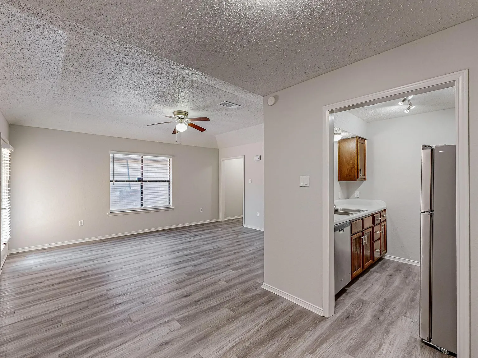 2 bed, 954 sqft, $1,750 — Photo 3