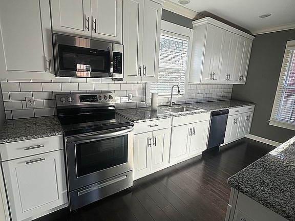 5th image of 142 Waddill Ave