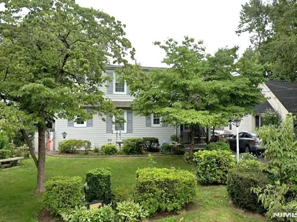 43 Colonial Pkwy, Dumont, NJ 07628