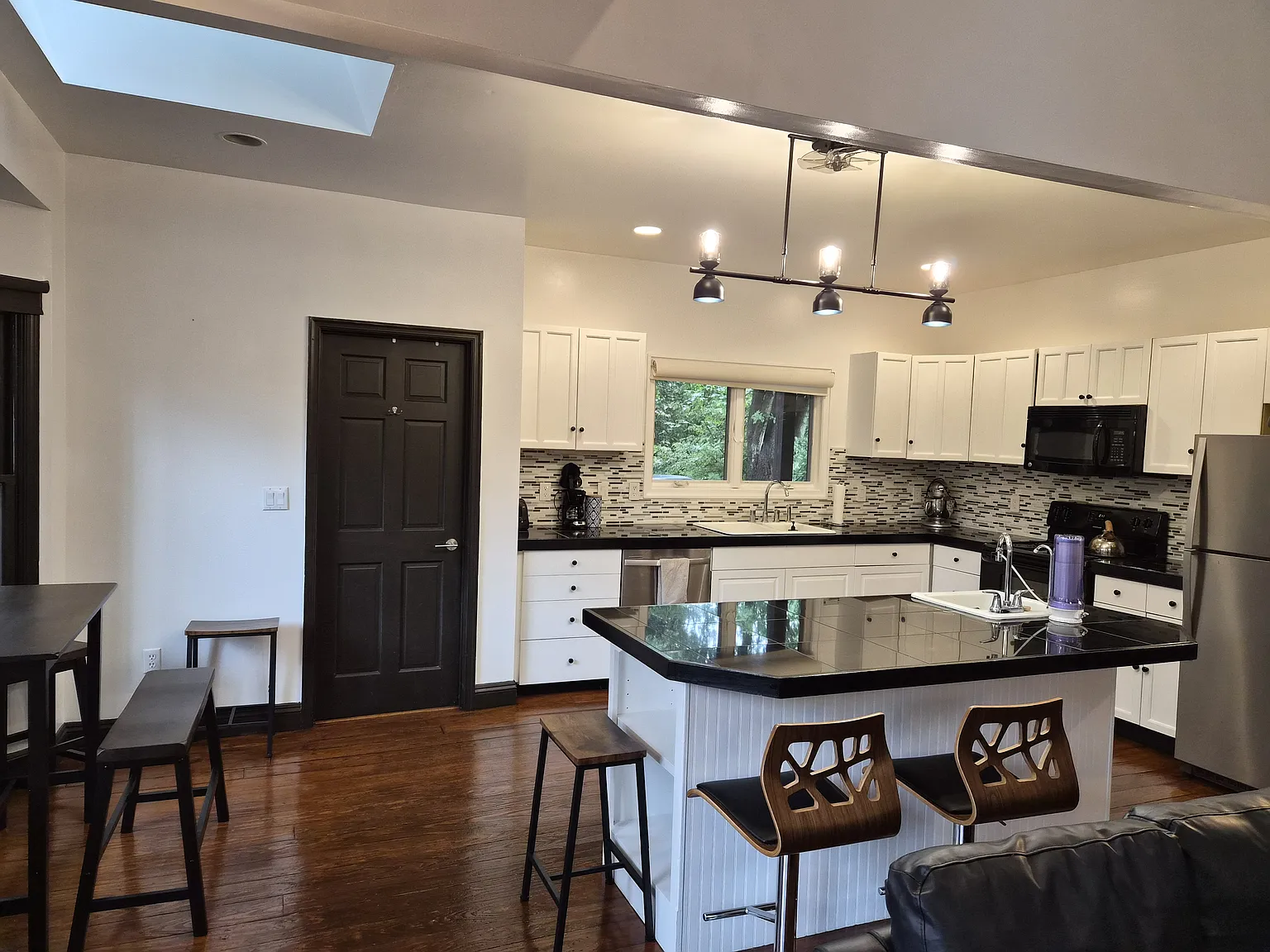 13928 Crest Hill Rd — Photo 2
