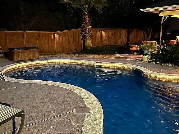 3rd image of 1425 Rose Park Dr