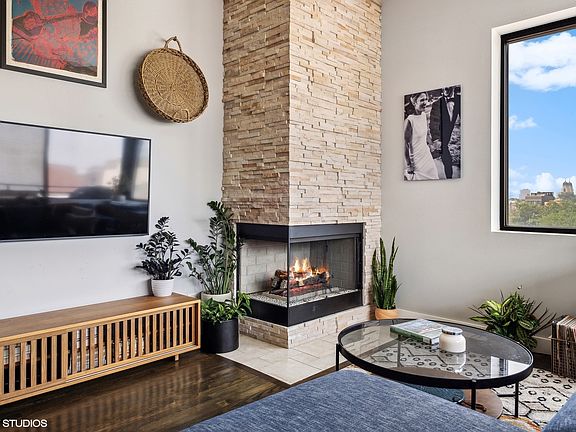 4th image of 1445 W Grand Ave #4E
