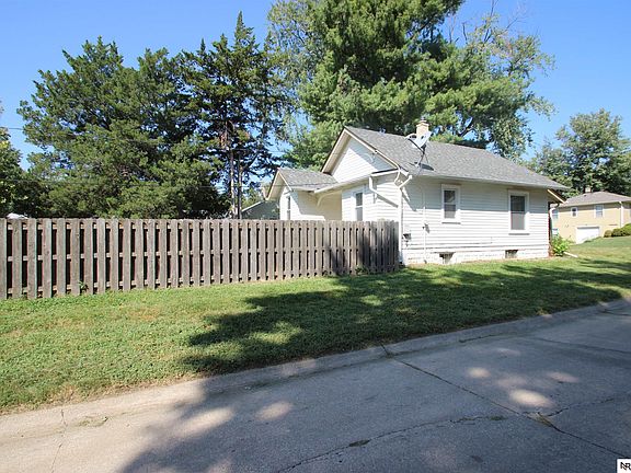 2nd image of 5401 Pine St