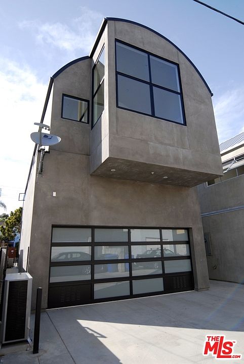 2nd image of 738 Marine St