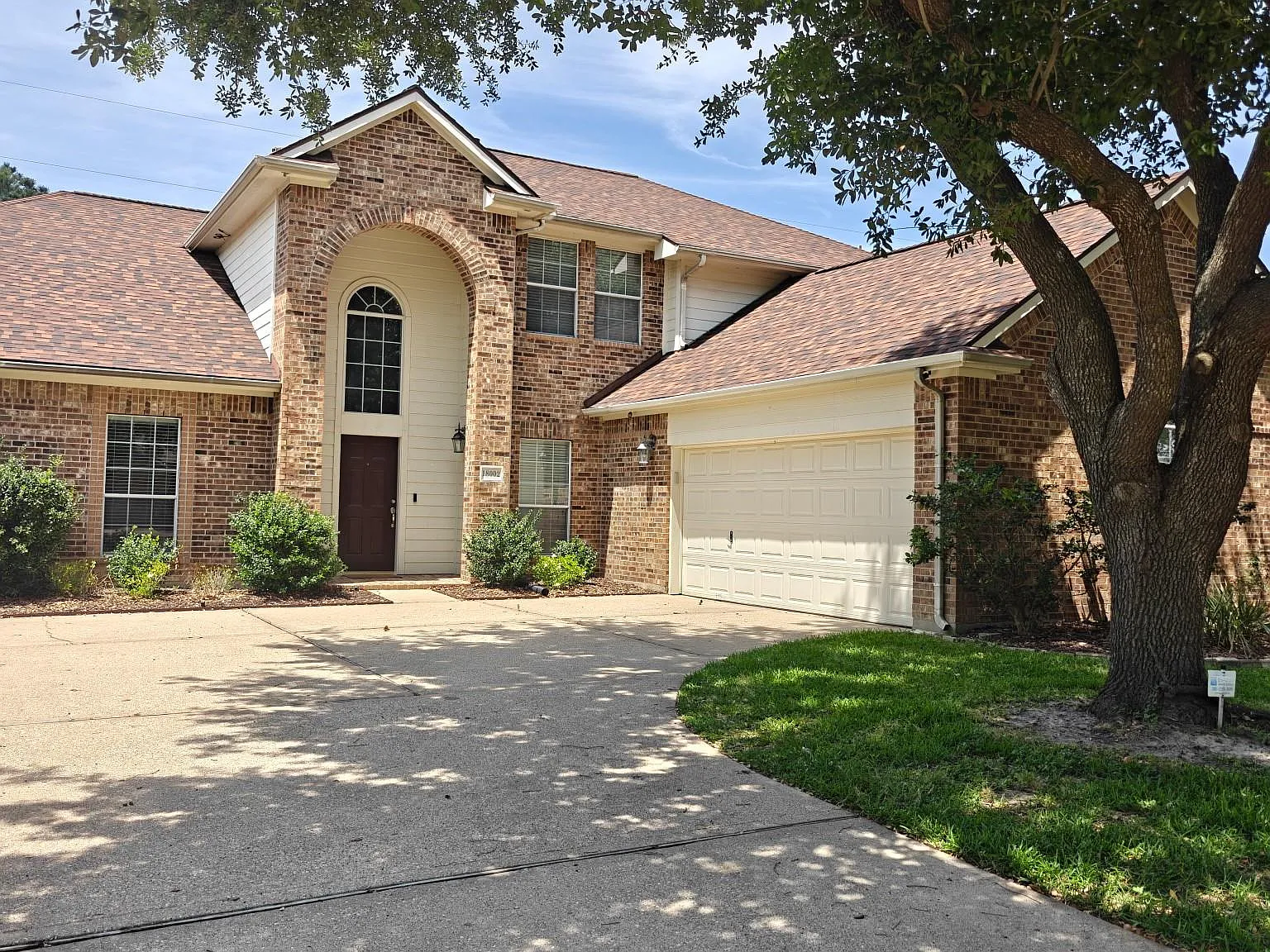 3 bed, 2.5 bath, 2707 sqft, $2,300 — Photo 1