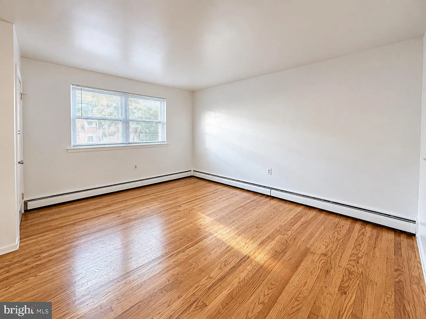 1 bed, 1.0 bath, 589 sqft, $1,300 — Photo 3