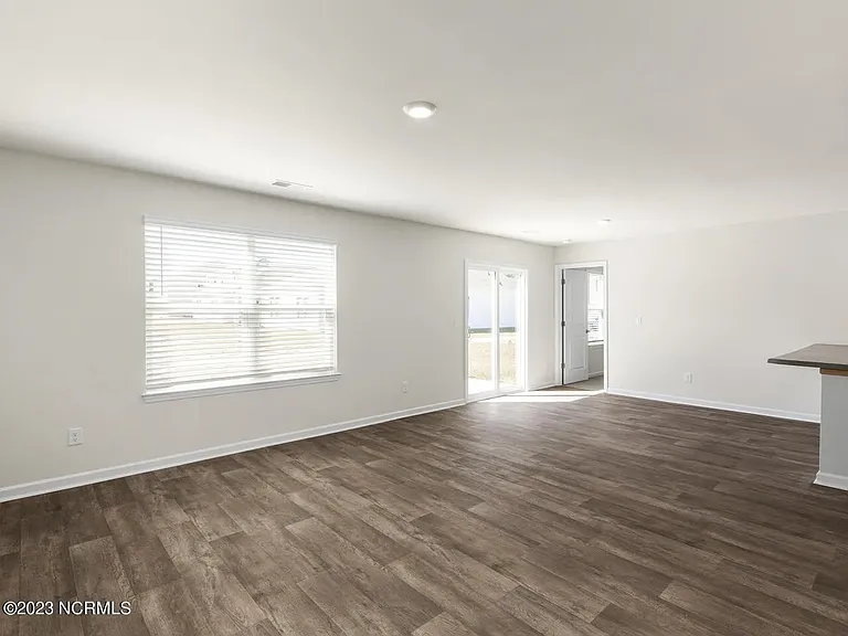E Highcroft Dr — Photo 14
