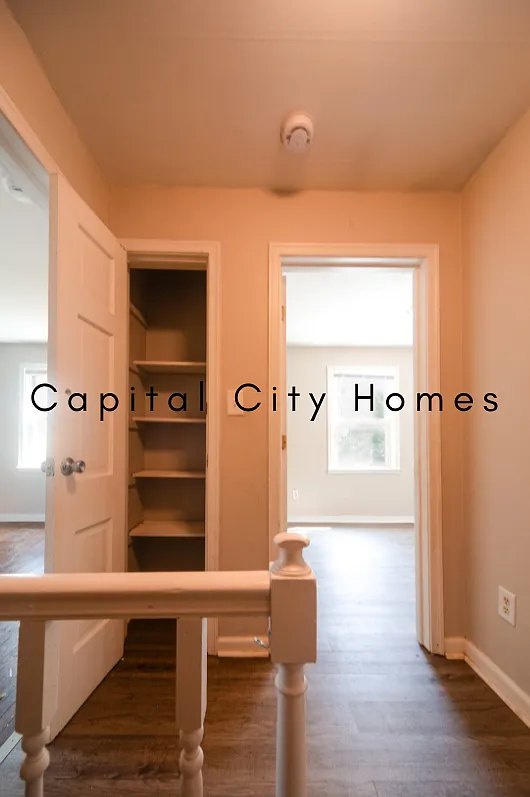 3 bed, 1024 sqft, $1,100 — Photo 3