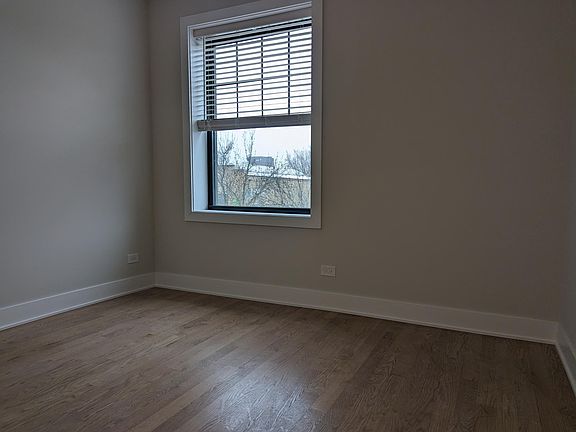 3rd image of 2032 W Montrose Ave #4409-3A
