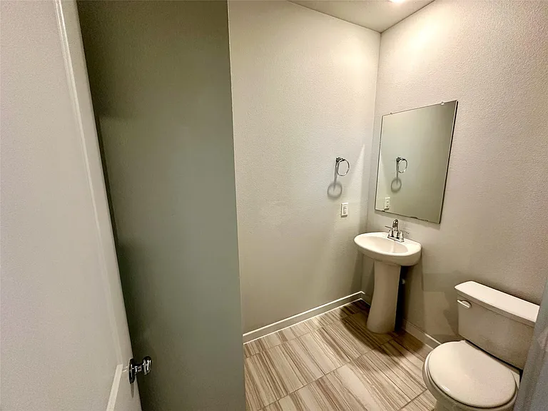 605 W South St #21 — Photo 9
