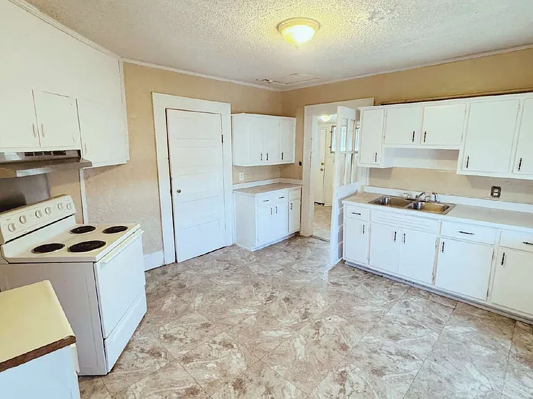 738 Liberty St #738 — Photo 7