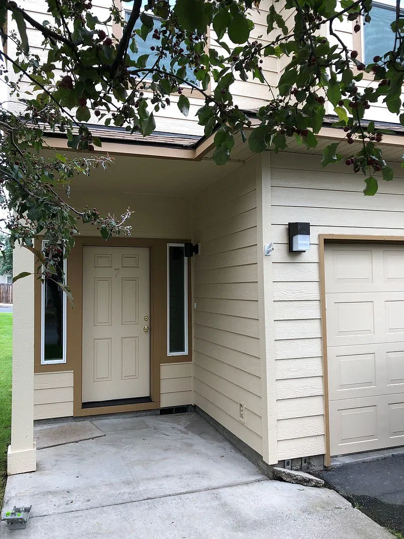 3 Bedroom / 2.5 Bath Townhouse — Photo 1