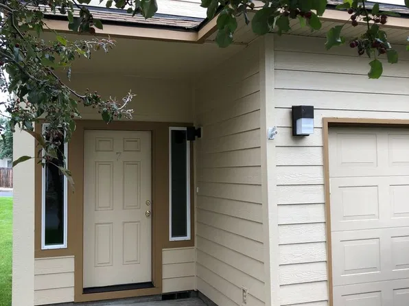 2002 SW Canyon Dr #7, Redmond, OR 97756