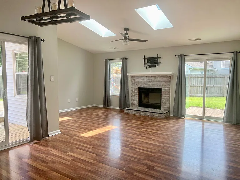 943 Chigwell Rd — Photo 23