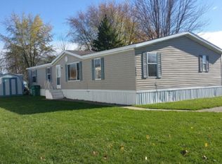 5883 Victoria St, Belleville, MI 48111